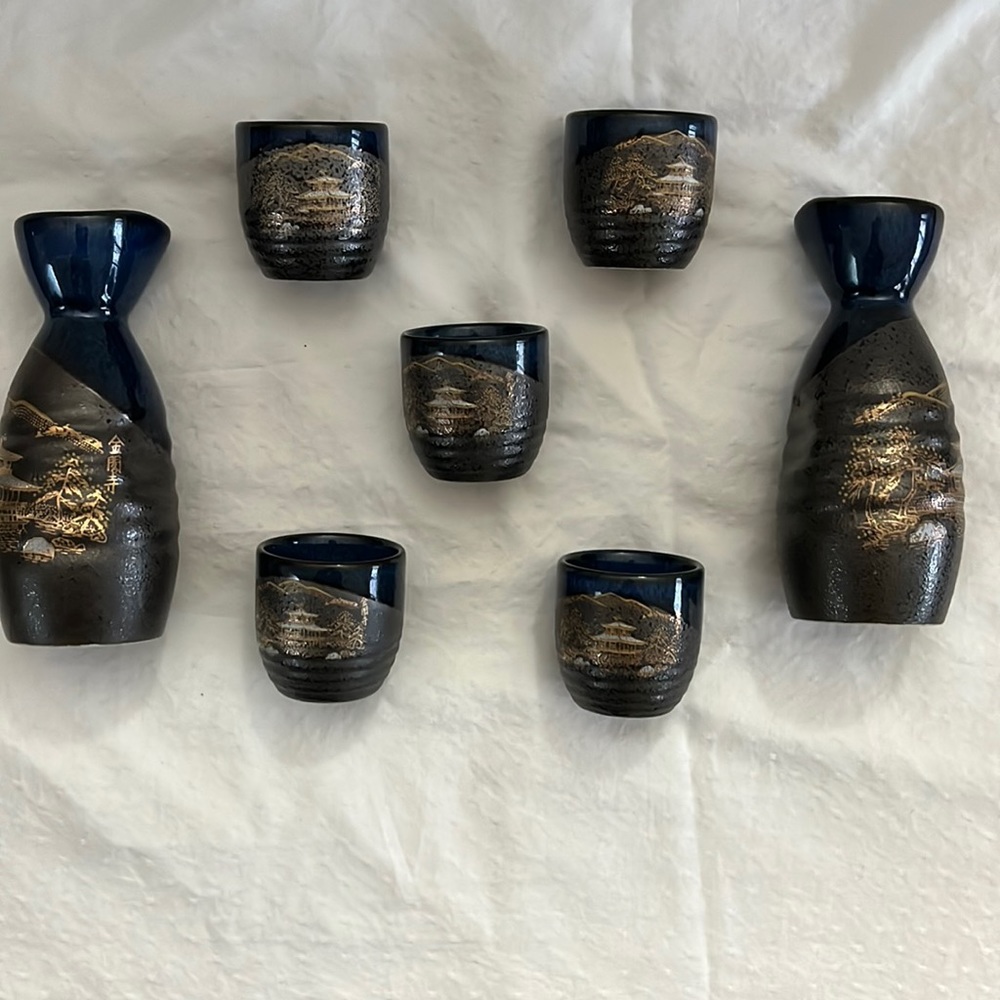 Japanese Ceramic Sake Set 7 Pieces 2 Carafes 5 Cups Blue Gold